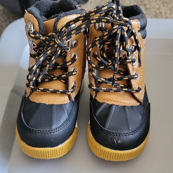 3 for $25 item🎉Wonder Nation Baby Tan and Black Boots - Picture 1 of 6
